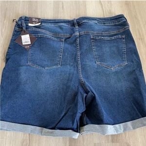 Ava & Viv Women’s High-Rise Bermuda Stretch No Gap Waistband Denim Shorts 26W